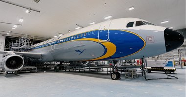 LH: A321 w barwach retro Lockheeda Super Star