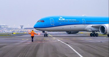KLM kompletuje flotę Dreamlinerów. Do Amsterdamu przyleciał ostatni B787-10