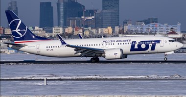LOT nie wznowi Dubaju do jesieni