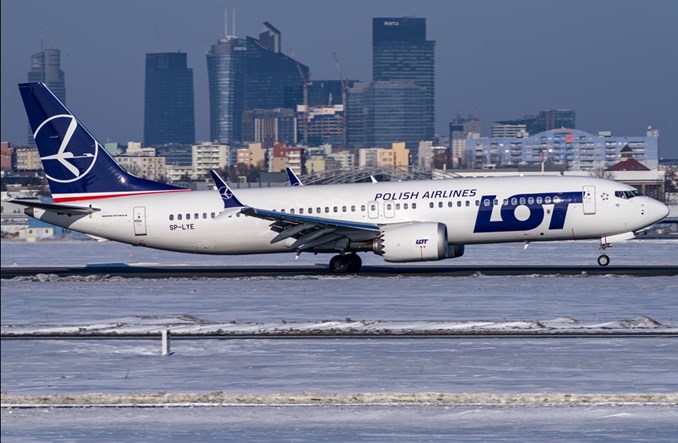 LOT nie wznowi Dubaju do jesieni