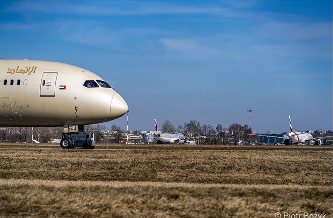 Lotnisko Chopina: 90 lotów odwołanych przez atak na Iran 