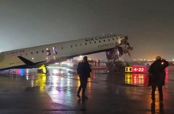 Dwóch pilotów zginęło po wypadku CRJ-900 w Nowym Jorku