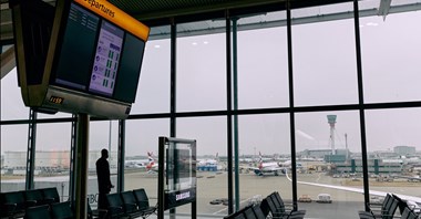 UE zaczyna mówić o ograniczeniu podróży lotniczych  