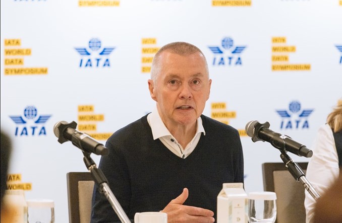 Walsh (IATA). Zakłócenia w dostawach paliwa lotniczego potrwają miesiące