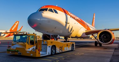 easyJet wdrażają TaxiBot na lotnisku Schiphol
