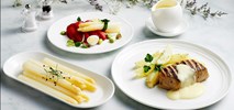 Emirates z wiosennym menu na trasach z i do Polski