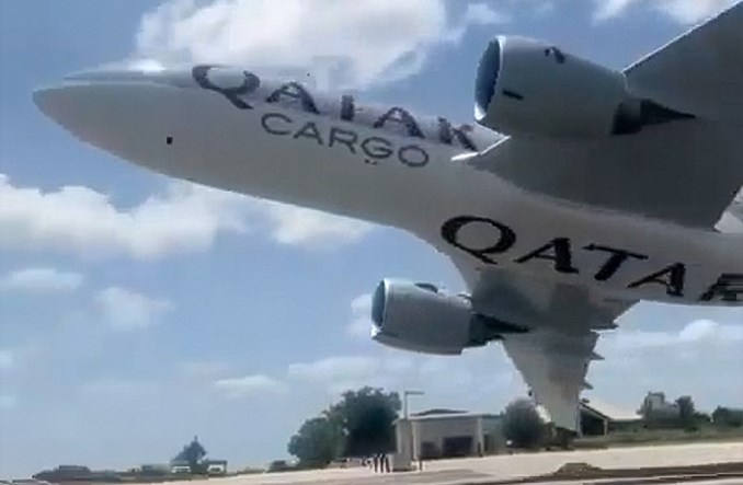 FAA bada niski przelot boeinga B777-200LRMF dla Qatar Airways