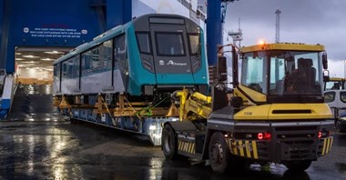 Nowe pociągi metra dotarły do Sydney. Dojadą na lotnisko