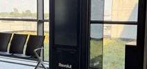 Revolut stawia kartomat na krakowskim lotnisku
