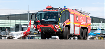 Gdańsk: Nowy wóz lotniskowej straży pożarnej (zdjęcia)