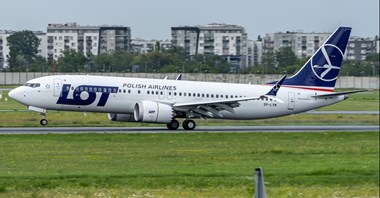 LOT. Ostatni MAX (SP-LYM) już na Lotnisku Chopina (zdjęcia)