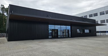 Szczecin: Tymczasowy terminal przylotów gotowy (zdjęcia)