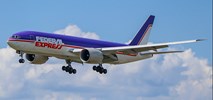 FedEx uhonorował założyciela. B777F w barwach retro wykonał pierwszy lot na lotnisko jego imienia