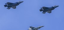 50 samolotów i śmigłowców w defiladzie lotniczej (zdjęcia)