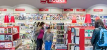 Pasażerów na lotniskach przybywa, ale trudniej skłonić ich do zakupów 