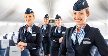 Enter Air rekrutuje kilkaset osób na stanowiska stewardes i stewardów