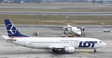 Kolejowe związki popierają strajk w LOT