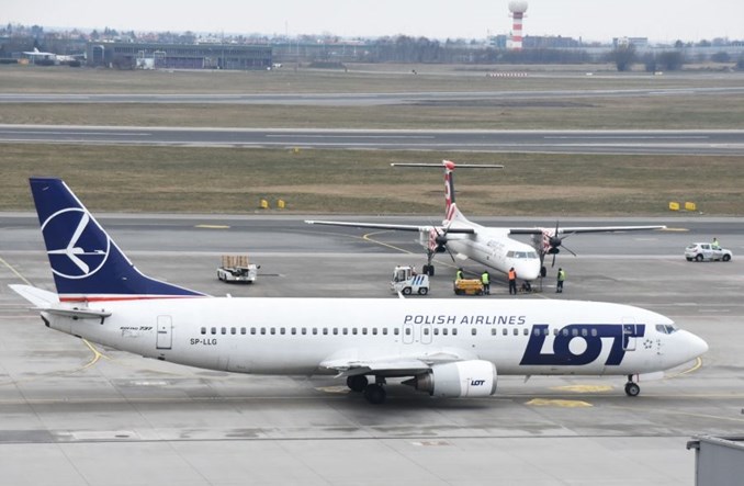 Kolejowe związki popierają strajk w LOT