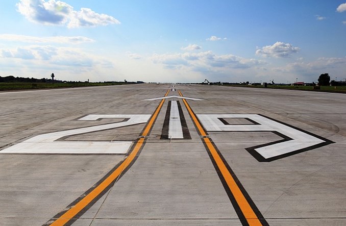 Warszawa: Tymczasowe zamknięcie drogi startowej nr 1