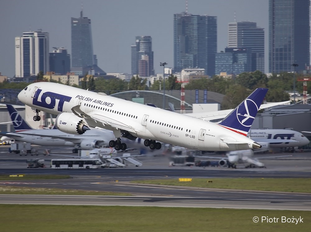 Lotnictwo. 66,3 mln pasażerów w Polsce w 2025 r. Rekord!