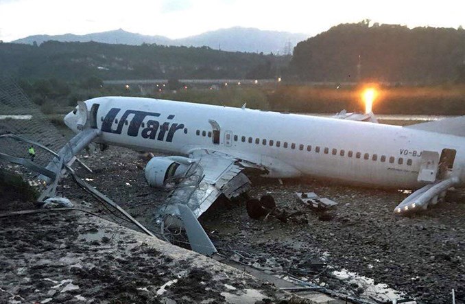 Boeing B737 linii UTAir wypadł z pasa w Soczi Boeing B737 linii UTAir wypadł z pasa w Soczi