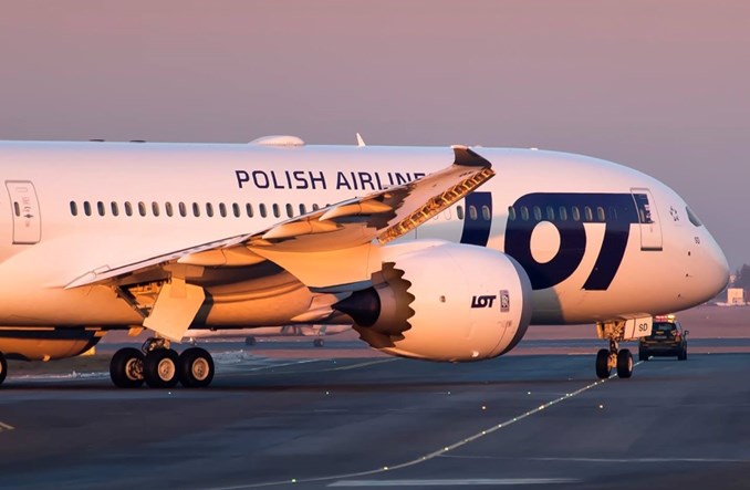 Dwunasty Dreamliner PLL LOT przyleciał do Warszawy (ZDJĘCIA)