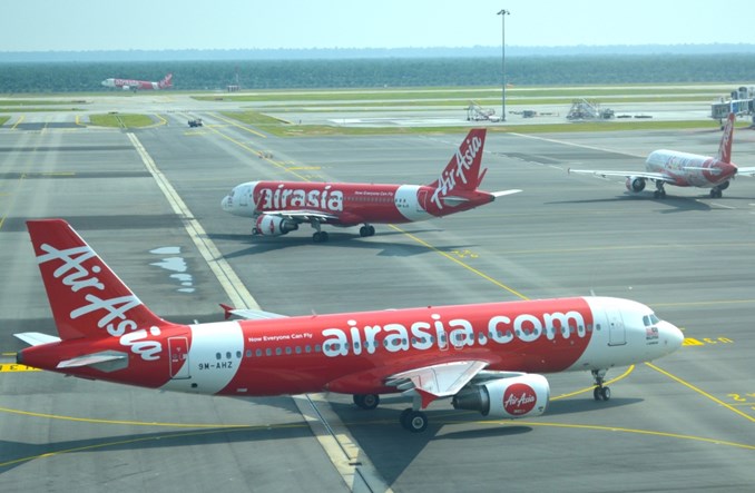 AirAsia obniżyła wynagrodzenia, ale nie zamierza zwalniać