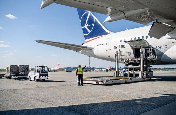#CargoDlaPolski: LOT wykonał 43 rejsy i dostarczył 775 ton sprzętu medycznego