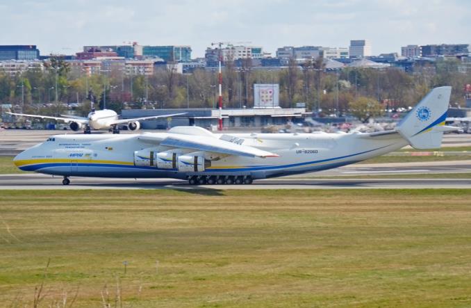An-225 wylądował w Warszawie! An-225 wylądował w Warszawie!