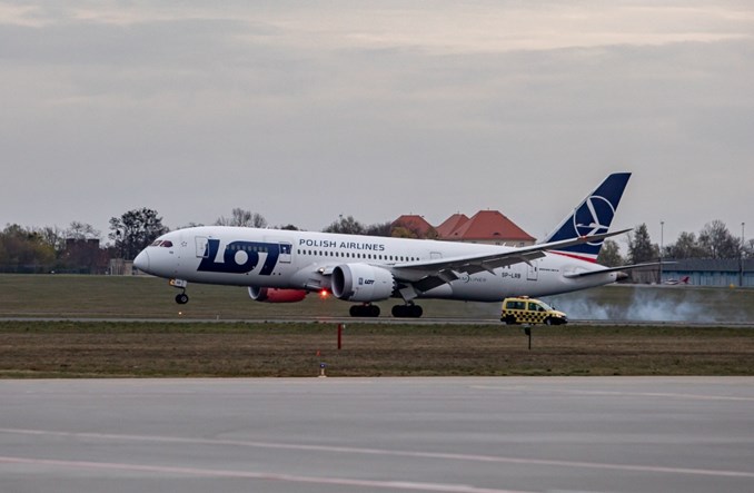 Dreamliner ze sprzętem medycznym od Dominiki Kulczyk dotarł do Polski Dreamliner ze sprzętem medycznym od Dominiki Kulczyk dotarł do Polski