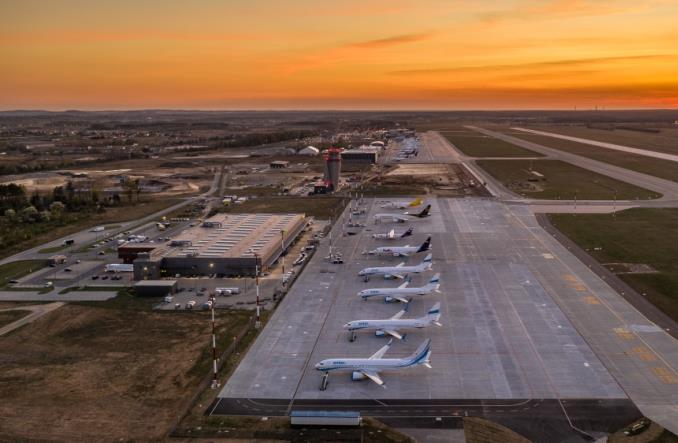 Katowice Airport: Tak wyglądają płyty postojowe w czasie pandemii (Galeria) Katowice Airport: Tak wyglądają płyty postojowe w czasie pandemii (Galeria)