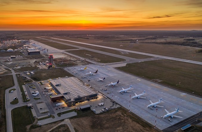 Katowice Airport: Tak wyglądają płyty postojowe w czasie pandemii (Galeria) Katowice Airport: Tak wyglądają płyty postojowe w czasie pandemii (Galeria)