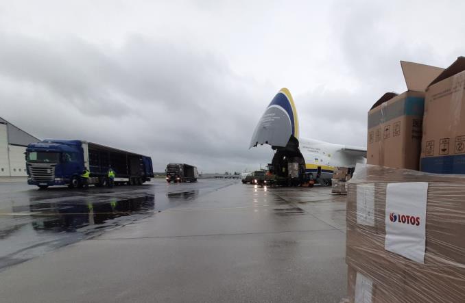 Ostatni transport pomocy od Lotosu wylądował we Wrocławiu Ostatni transport pomocy od Lotosu wylądował we Wrocławiu