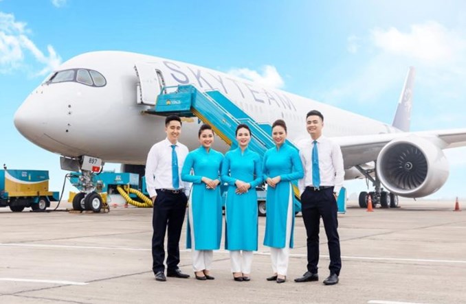 Vietnam Airlines redukują wynagrodzenia załóg o połowę i proszą rząd o pilną pomoc Vietnam Airlines redukują wynagrodzenia załóg o połowę i proszą rząd o pilną pomoc