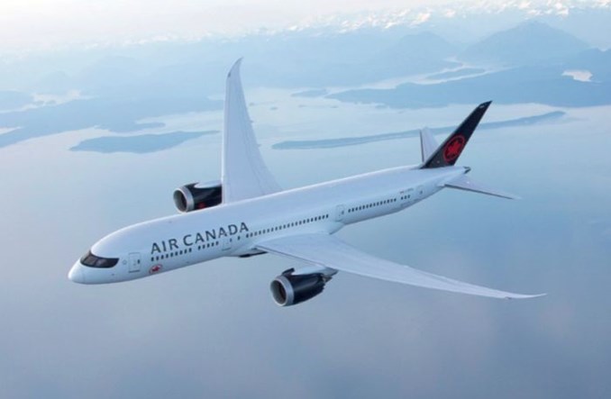 Air Canada zawiesza loty do ośmiu portów i zmniejsza oferowanie o 25 proc.