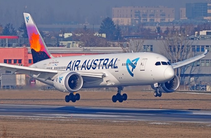 Dreamliner Air Austral przyleciał do bazy technicznej LOTAMS (Zdjęcia) Dreamliner Air Austral przyleciał do bazy technicznej LOTAMS (Zdjęcia)