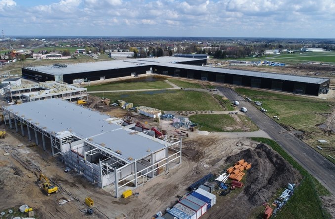 Midera: Podwyżki opłat rozkładają na porty koszty budowy CPK i lotniska w Radomiu