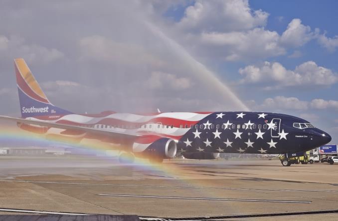 Southwest Airlines świętują 50 lat od pierwszego lotu. Linia prezentuje B737 w specjalnym malowaniu Freedom One (Zdjęcia)