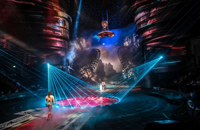 Bilet na widowisko teatralne La Perle w bonusie za rejs do Dubaju Bilet na widowisko teatralne La Perle w bonusie za rejs do Dubaju