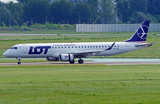 Dreamliner i Embraer PLL LOT wróciły do Warszawy z ewakuowanymi z Kabulu