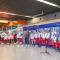 Dreamliner z paraolimpijczykami powitany salutem na Lotnisku Chopina (zdjęcia)