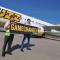 Modlin: Ryanair zaprezentował 737 MAX „Gamechangera” w barwach Buzz (zdjęcia) Modlin: Ryanair zaprezentował 737 MAX „Gamechangera” w barwach Buzz (zdjęcia)