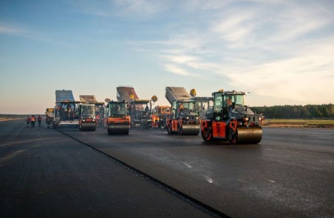 650 ton asfaltu Lotosu na litewskim lotnisku