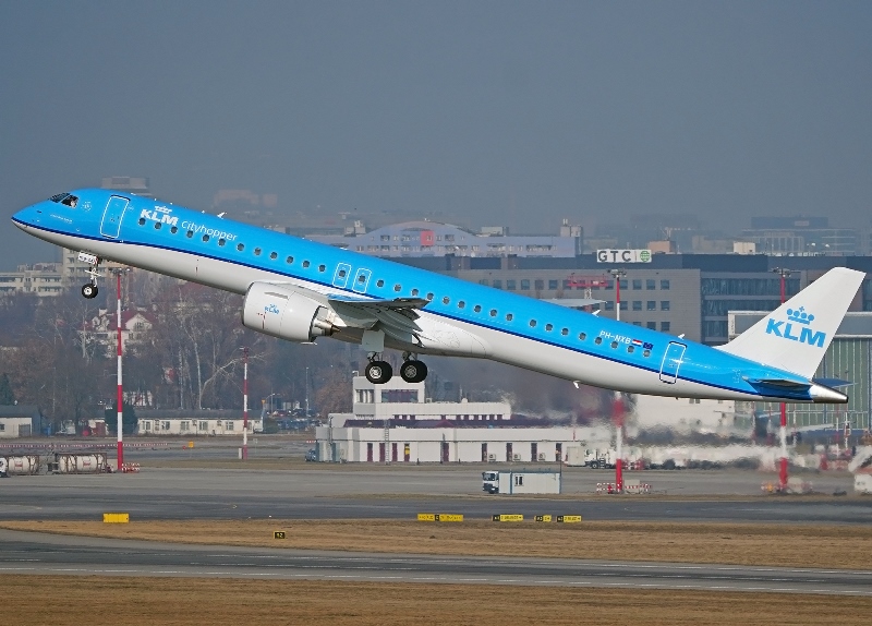 KLM może zmniejszyć siatkę o 30 tras. Powodem rządowa ekologia