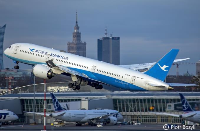 Warszawa: Rejsy ewakuacyjne m.in. do Maroka, Pakistanu, Chin i Angoli (zdjęcia) Warszawa: Rejsy ewakuacyjne m.in. do Maroka, Pakistanu, Chin i Angoli (zdjęcia)