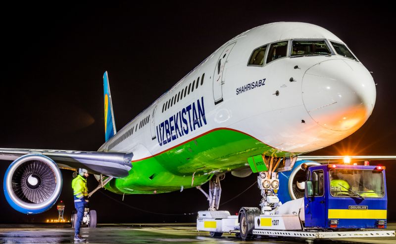 LOT użyczył sloty na „Okęciu” Uzbekistan Airways