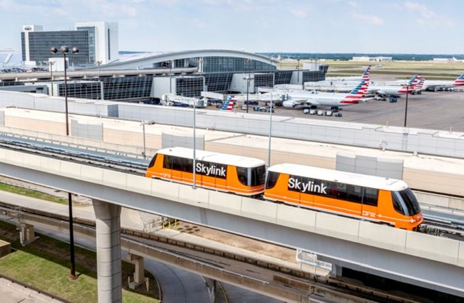 Alstom i port lotniczy Dallas przedłużyli umowę na obsługę i serwis kolejki Skylink