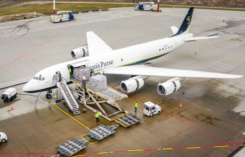Katowice: Wyjątkowy DC-8 z pomocą dla Ukrainy 