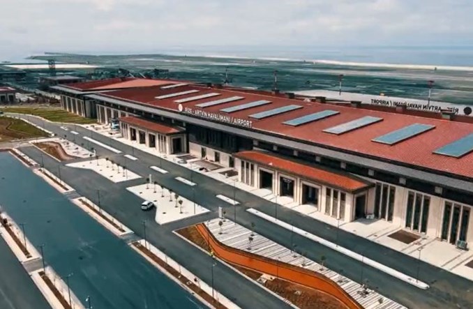 58. lotnisko w Turcji. Port w Rize powstał na usypanej sztucznej wyspie