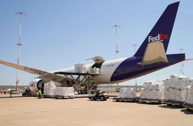 Boeing 777 z pomocą medyczną dla Ukrainy wylądował w Warszawie